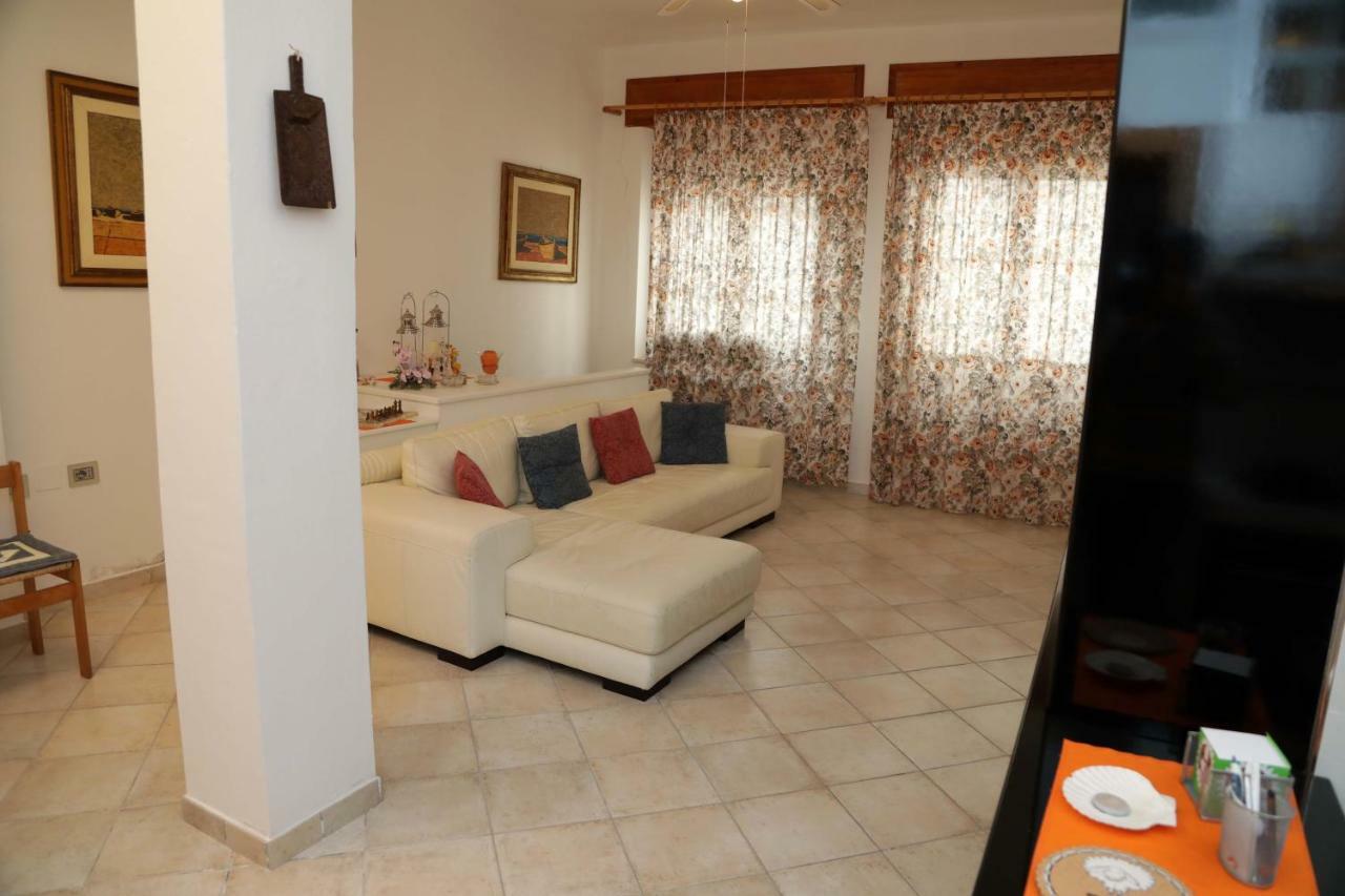 Luxury Apt Lägenhet Calasetta Exteriör bild