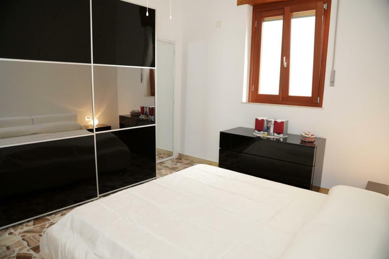 Luxury Apt Lägenhet Calasetta Exteriör bild