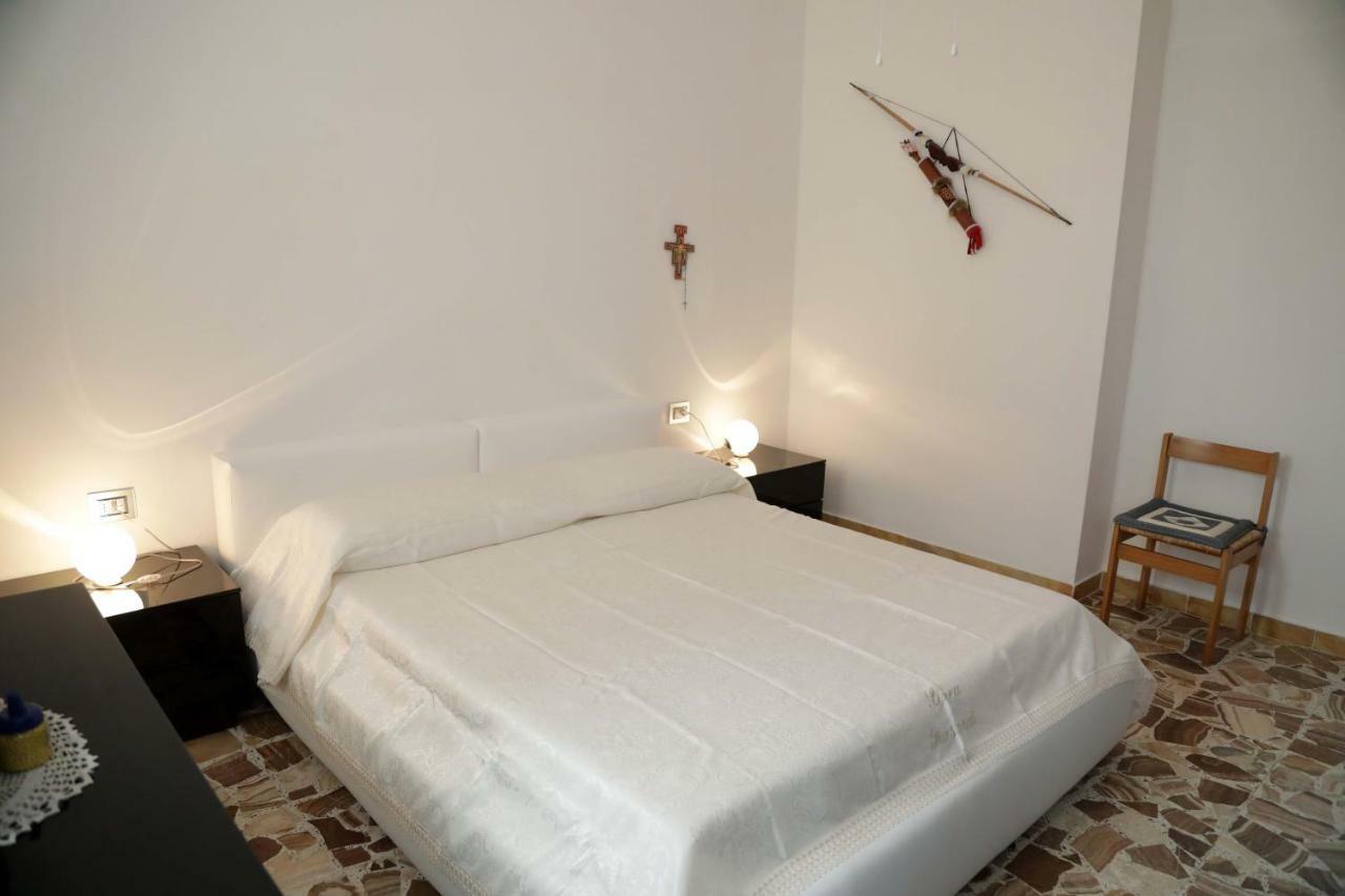 Luxury Apt Lägenhet Calasetta Exteriör bild