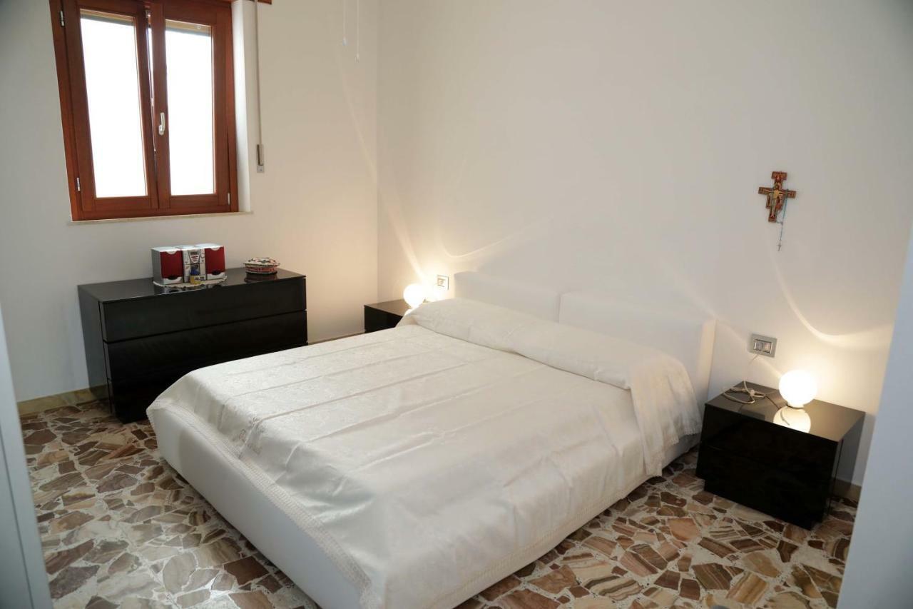 Luxury Apt Lägenhet Calasetta Exteriör bild